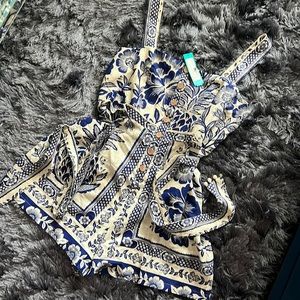 Blue and white floral romper💙🤍 new with tags!!